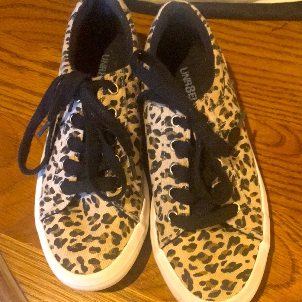 Little girls animal print sneakers size 1 1/2 medium